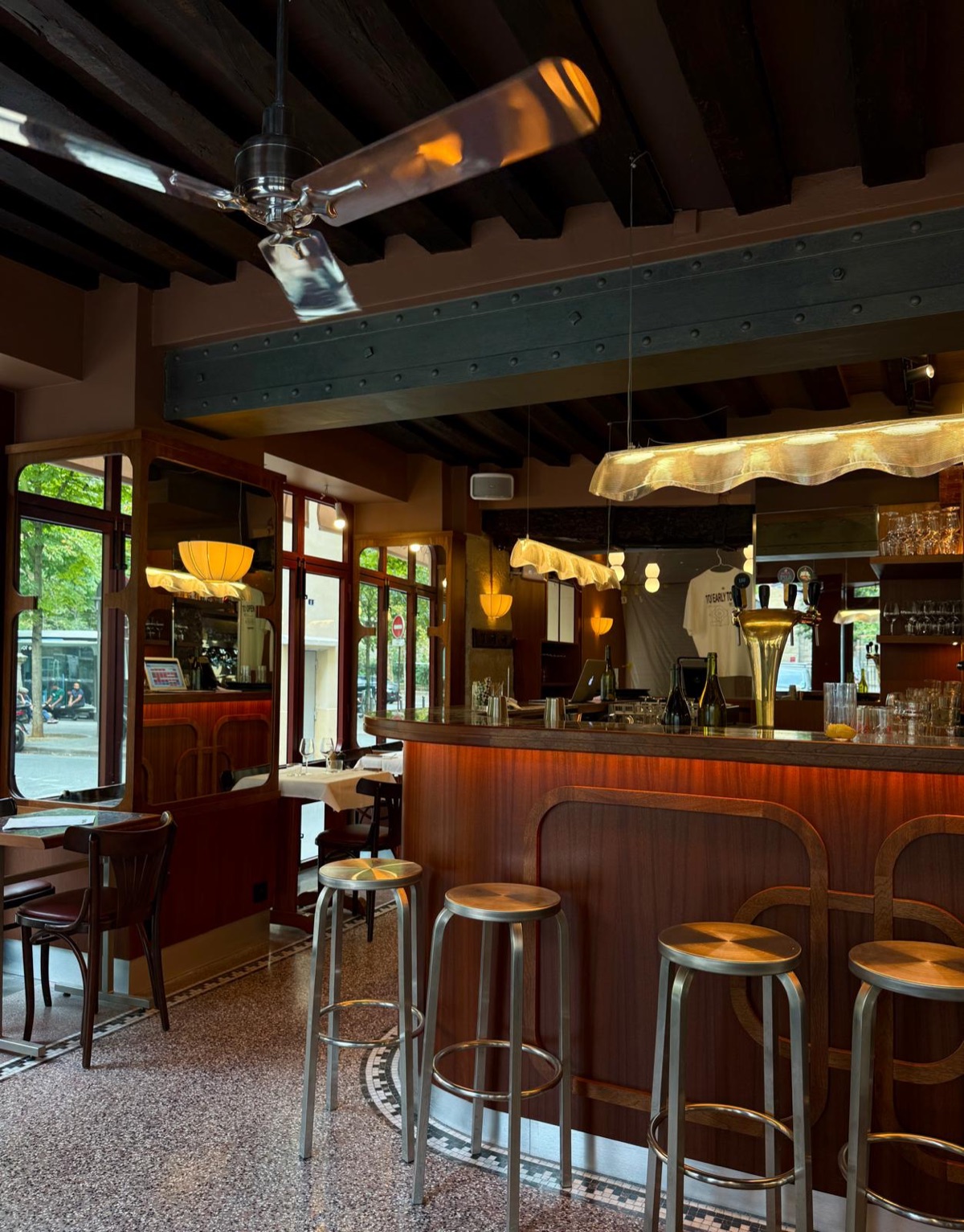 Le bar en acajou de Monica, pizzeria historique rue Gozlin, Saint-Germain-des-Prés, Paris 6e